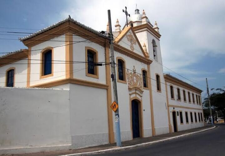 Polícia investiga vandalização de templo católico em Campos