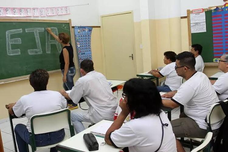 Estado oferece mais de 45 mil vagas para a Educação de Jovens e Adultos