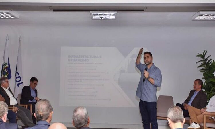 Prefeito de Campos participa de evento na CDL sobre desenvolvimento regional