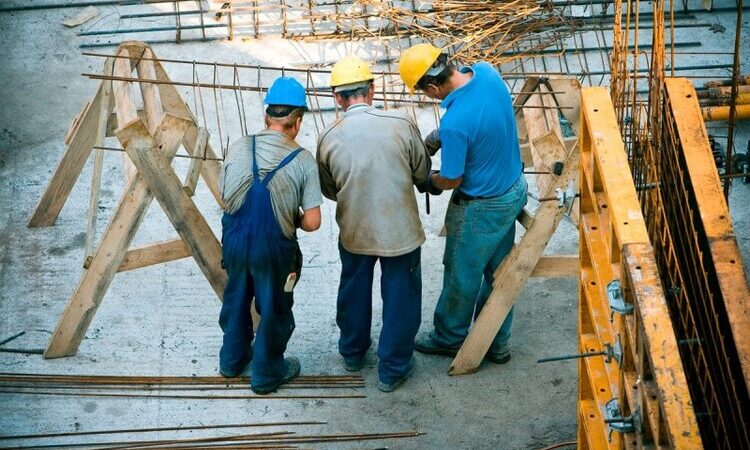 Prefeitura de SJB e Sendi Engenharia firmam parceria para contratação de mão de obra local