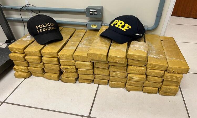 PF prende homem com cerca de 52kg de maconha na BR-101