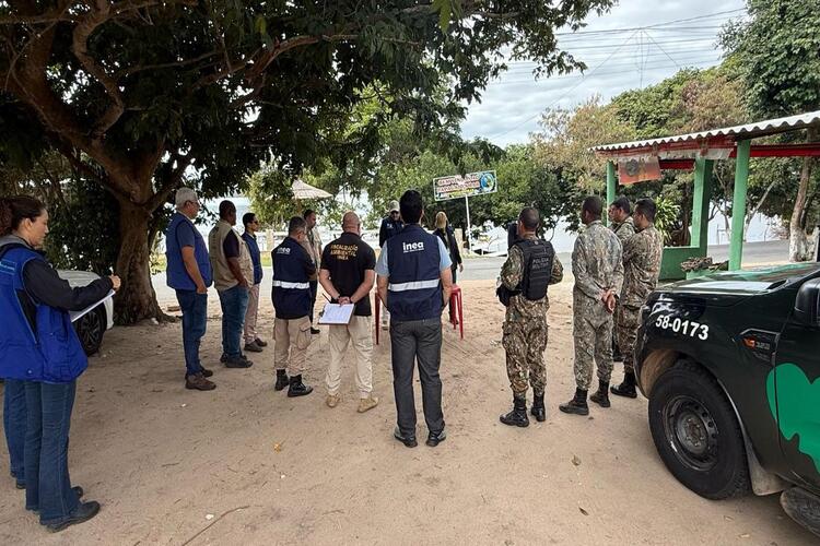 Operação coibi ocupações irregulares na Lagoa de Cima, em Campos