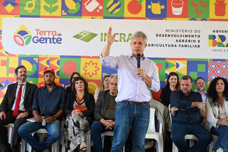 Assentamento em Campos recebe visita do ministro do Desenvolvimento Agrário