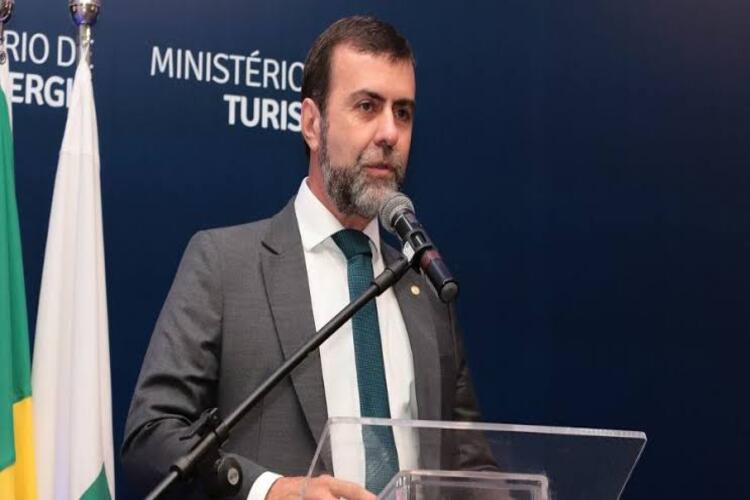 Presidente da Embratur ministra palestra sobre Turismo e Segurança na UENF