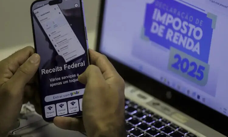 Receita paga nesta sexta-feira quarto lote de restituição do IR