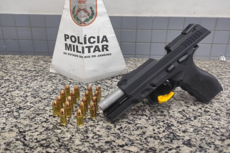 Falso sargento do Exército é preso com uma pistola na área de Guarus, em Campos