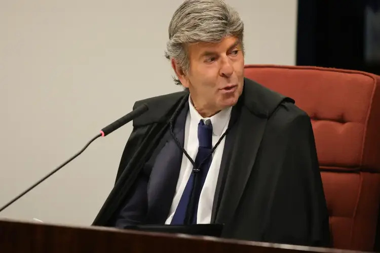 Fux cita incompetência do STF para julgar Bolsonaro e vota para anular ação