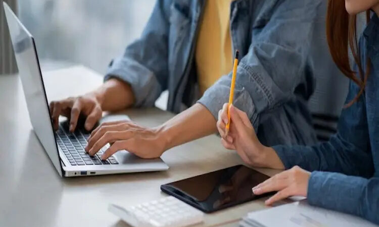 Feira online abre inscrições para empregar mais de 8 mil jovens