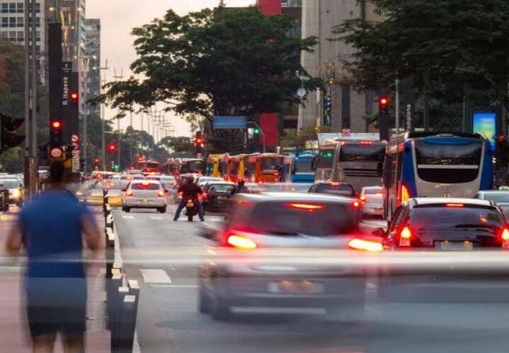 Cláudio Castro sanciona lei que prorroga adesão ao IPVA em Dia até novembro