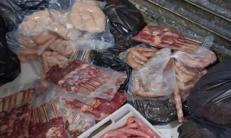 Vigilância Sanitária apreende 1 tonelada de carne em açougue de Campos