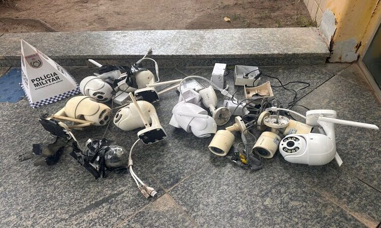 Polícia apreende 17 câmeras de monitoramento usadas pelo tráfico em SFI
