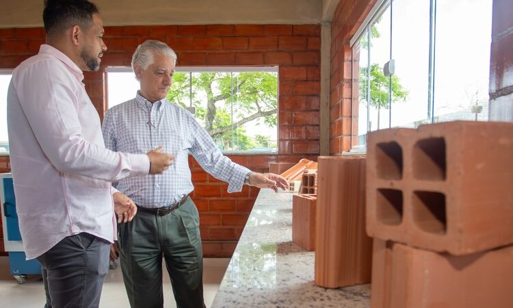 Setor ceramista de Campos inaugura laboratório de ensaios