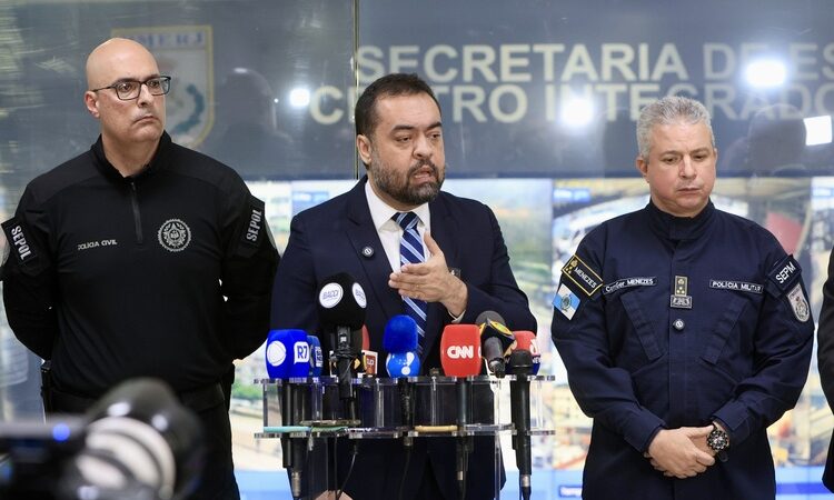 Contenção: 69,6% dos cariocas aprovam ações policiais no Alemão, aponta pesquisa