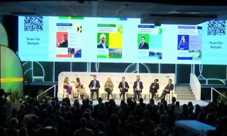 Carla Caputi, prefeita de SJB, participa da programação da COP 30 no Rio