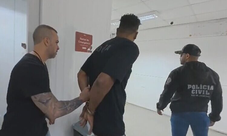 Acusado de estuprar quatro menores é preso ao desembarcar no heliporto do Farol, em Campos