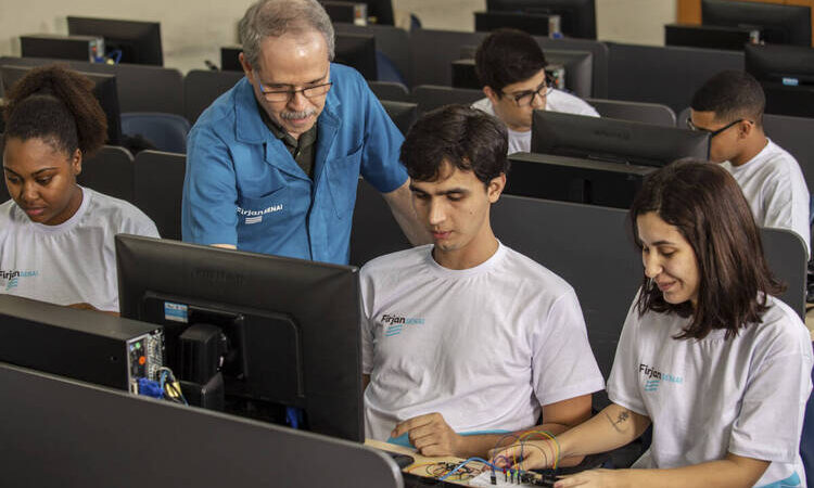 Firjan Senai Campos abre mais de 300 vagas gratuitas em cursos técnicos de nível médio