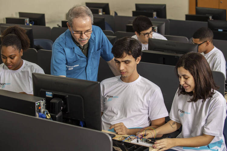 Firjan Senai Campos abre mais de 300 vagas gratuitas em cursos técnicos de nível médio