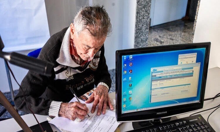 Detran terá atendimento exclusivo sem agendamento para idosos e PCDs sábado