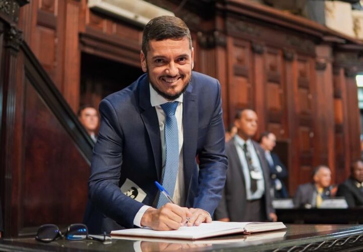 Bacellar protocola pedido de licença na Alerj