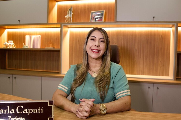 Prefeita de SJB anuncia para sexta, segunda parcela do 13º e salário de dezembro