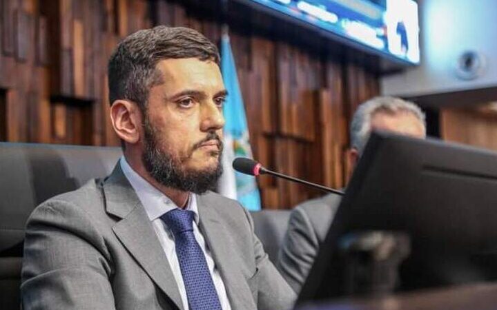 Rodrigo Bacellar tem prisão revogada pela Alerj 