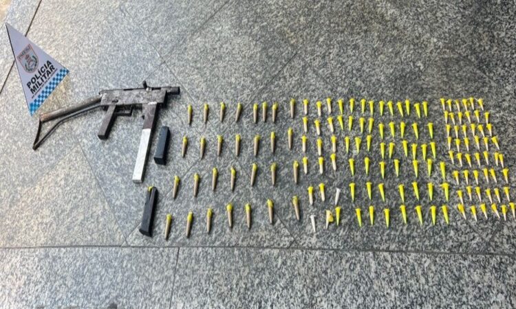 PM apreende submetralhadora em Martins Lage, em Campos