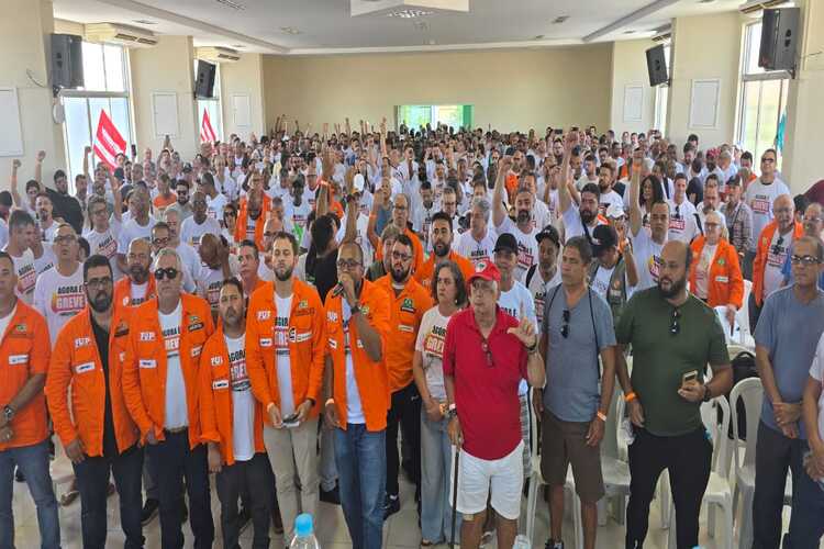 Sindipetro-NF decide manter greve dos petroleiros