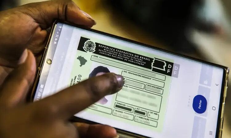 Contran aprova resolução que retira exigência de autoescola para CNH