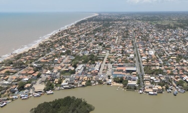 Erosão costeira em SJB: Edital é republicado e prefeita anuncia novidade às famílias atingidas