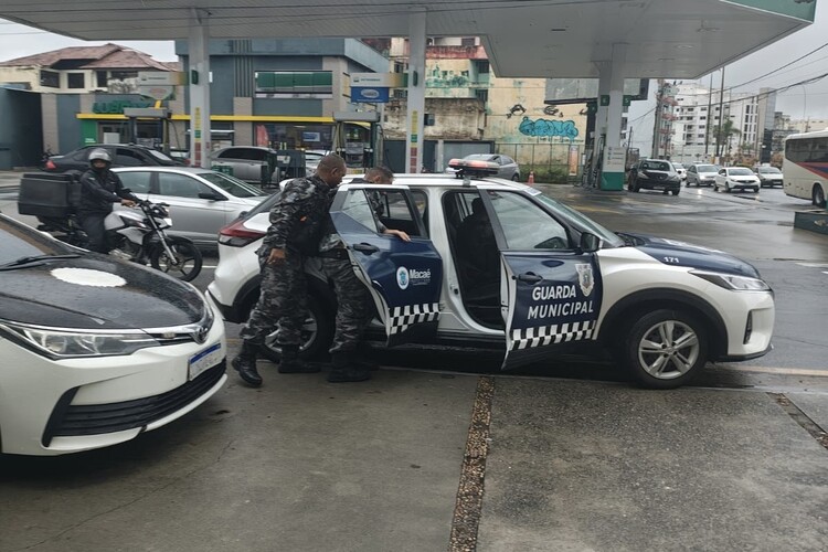 Guarda Municipal prende suspeito durante tentativa de furto em escola de Macaé