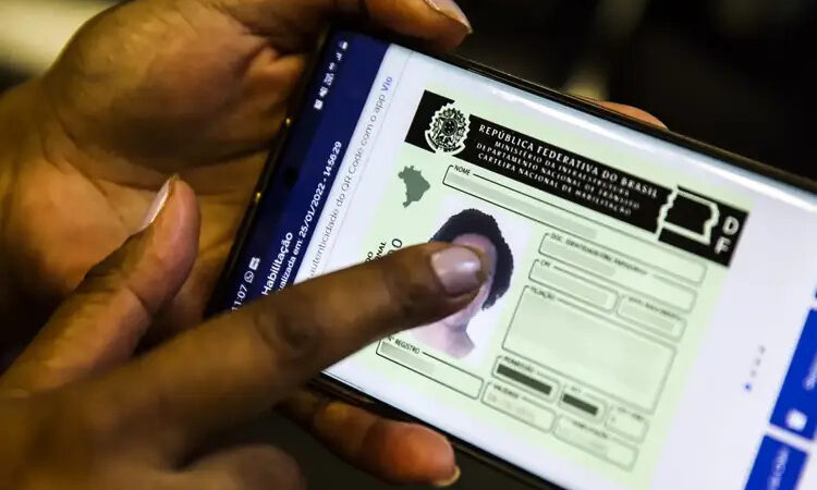 Renovações da CNH para bons motoristas passa a ser automática