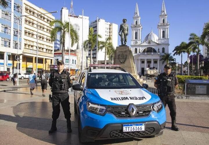 Cláudio Castro oficializa reajuste de 166% no auxílio-alimentação da Polícia Militar