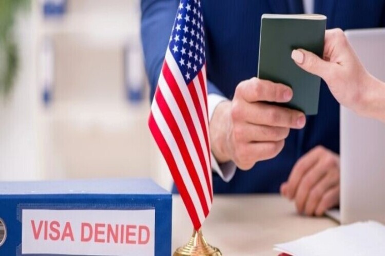 EUA suspendem vistos de imigração para Brasil e outros 74 países