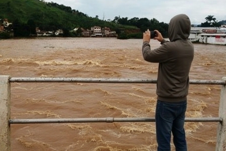 Rios do Noroeste Fluminense voltam a subir, transbordam e preocupam população