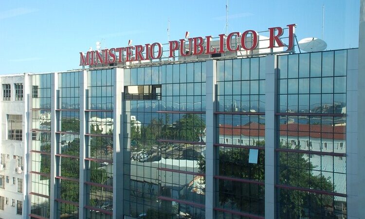 Mulher é condenada em Campos a 40 anos de prisão por homicídio qualificado da filha