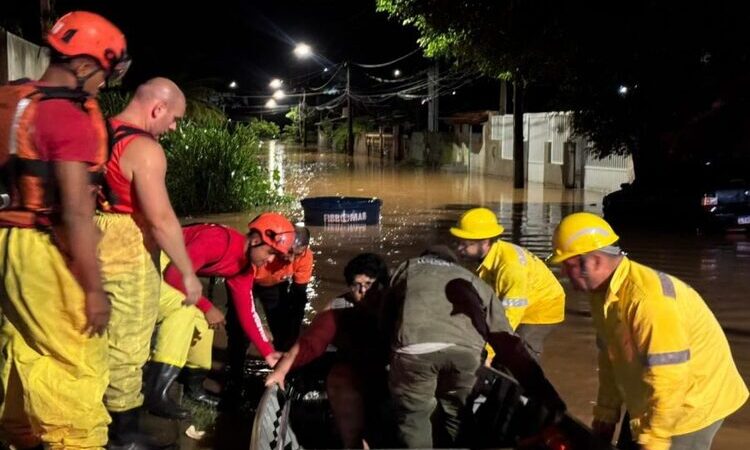 Rio das Ostras segue em estado de atenção após temporal que atingiu a cidade