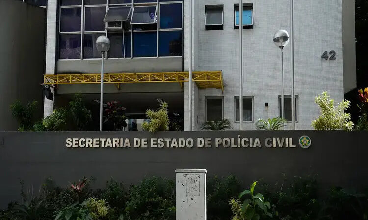Polícia Civil do RJ impede atentado e apreende bombas e coquetéis molotov