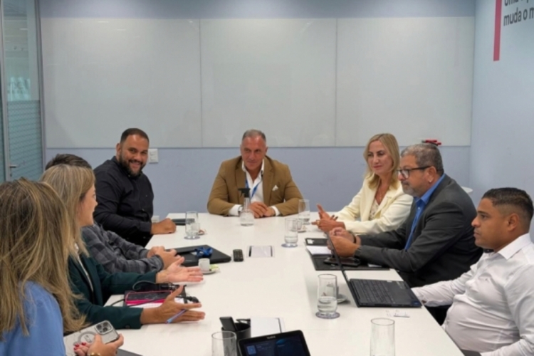 Prefeita de SFI se reúne com presidente da Enel para negociar dívidas