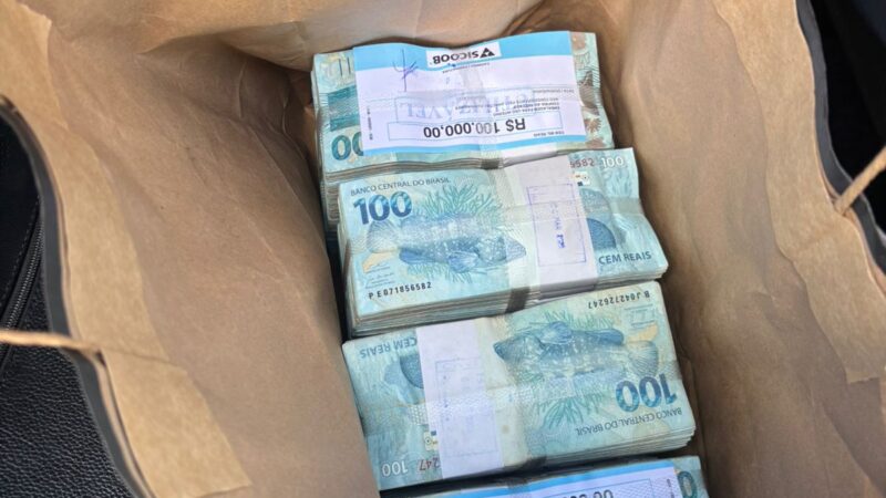 PF apreende com empresário cerca de R$ 400 mil em espécie, em Campos