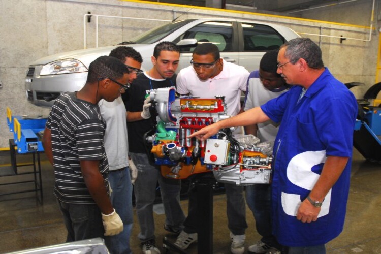 Firjan Senai abre inscrições para mais de 8 mil vagas gratuitas em cursos de qualificação