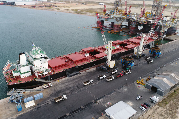 Porto do Açu terá condomínio logístico e pátio para caminhões
