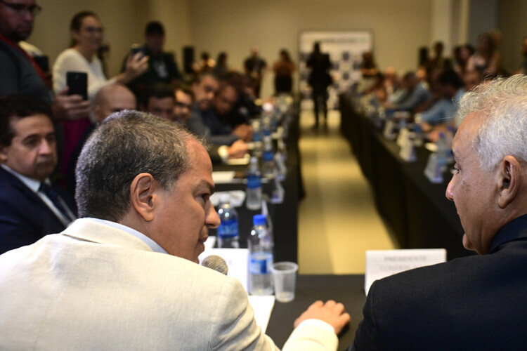 Prefeitos se reúnem em Cabo Frio contra a redistribuição dos royalties do petróleo